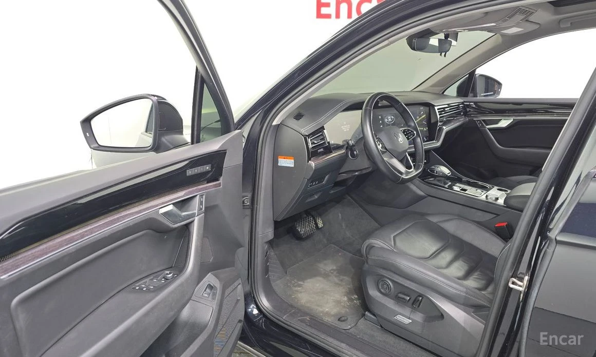 VW Touareg PREMIUM* 3.0TDI* ДИГ* ТАБЛО* ПАНО* КАМЕРИ* 360* , снимка 7 - Автомобили и джипове - 54073123