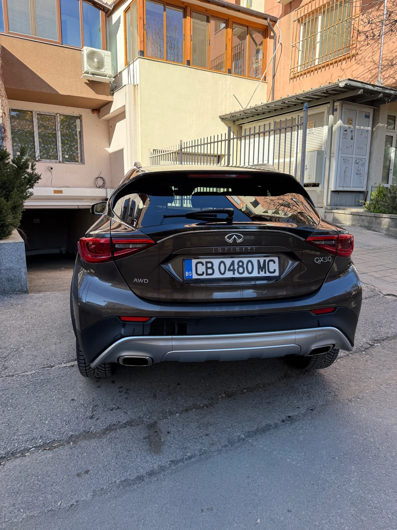 Infiniti QX30 2.2d 170к.с. PREMIUM TECH AND FULL Service history, снимка 4 - Автомобили и джипове - 54137405