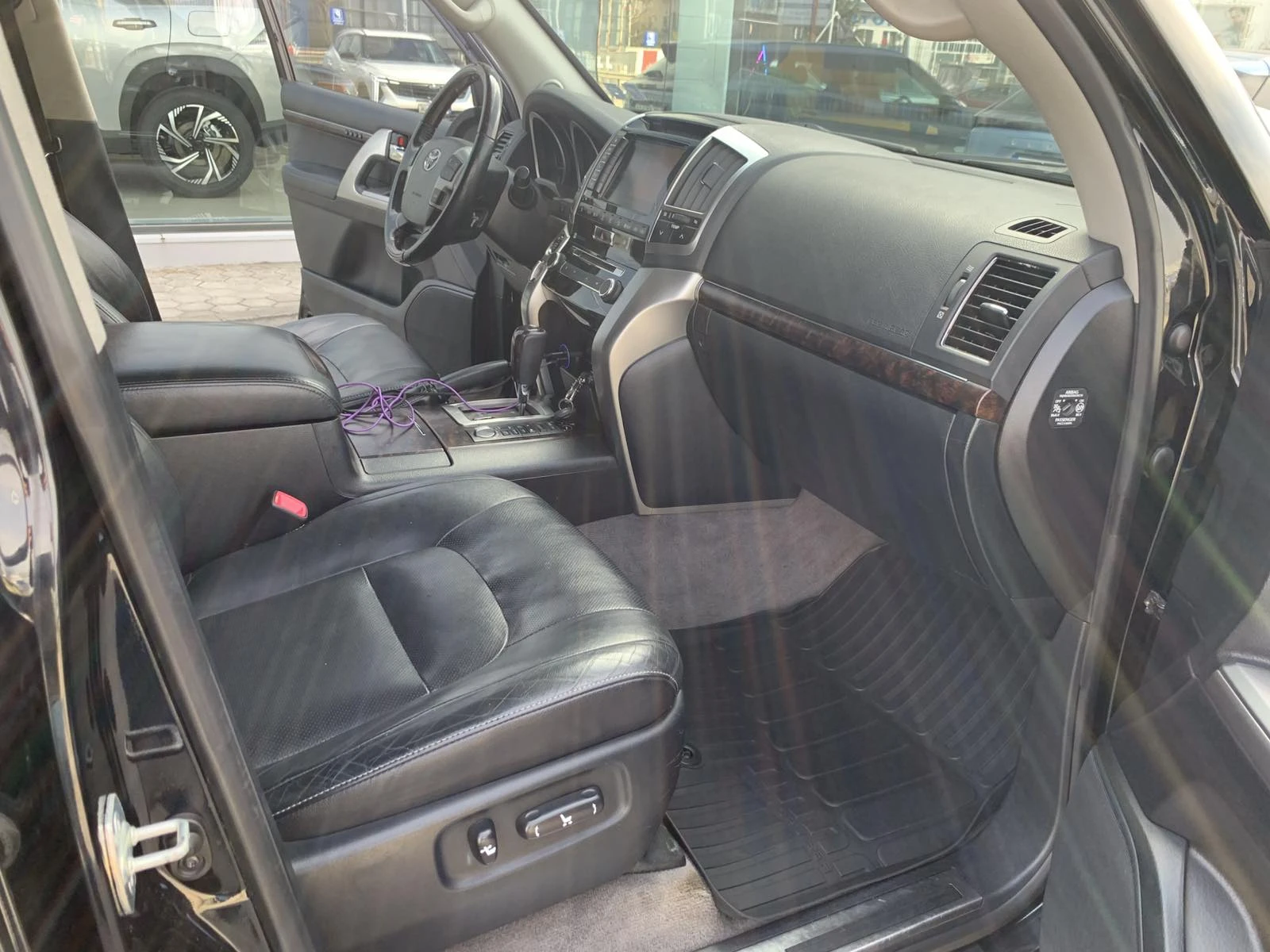 Toyota Land cruiser 200 4.5D-4D V8 Luxury, снимка 10 - Автомобили и джипове - 54225421