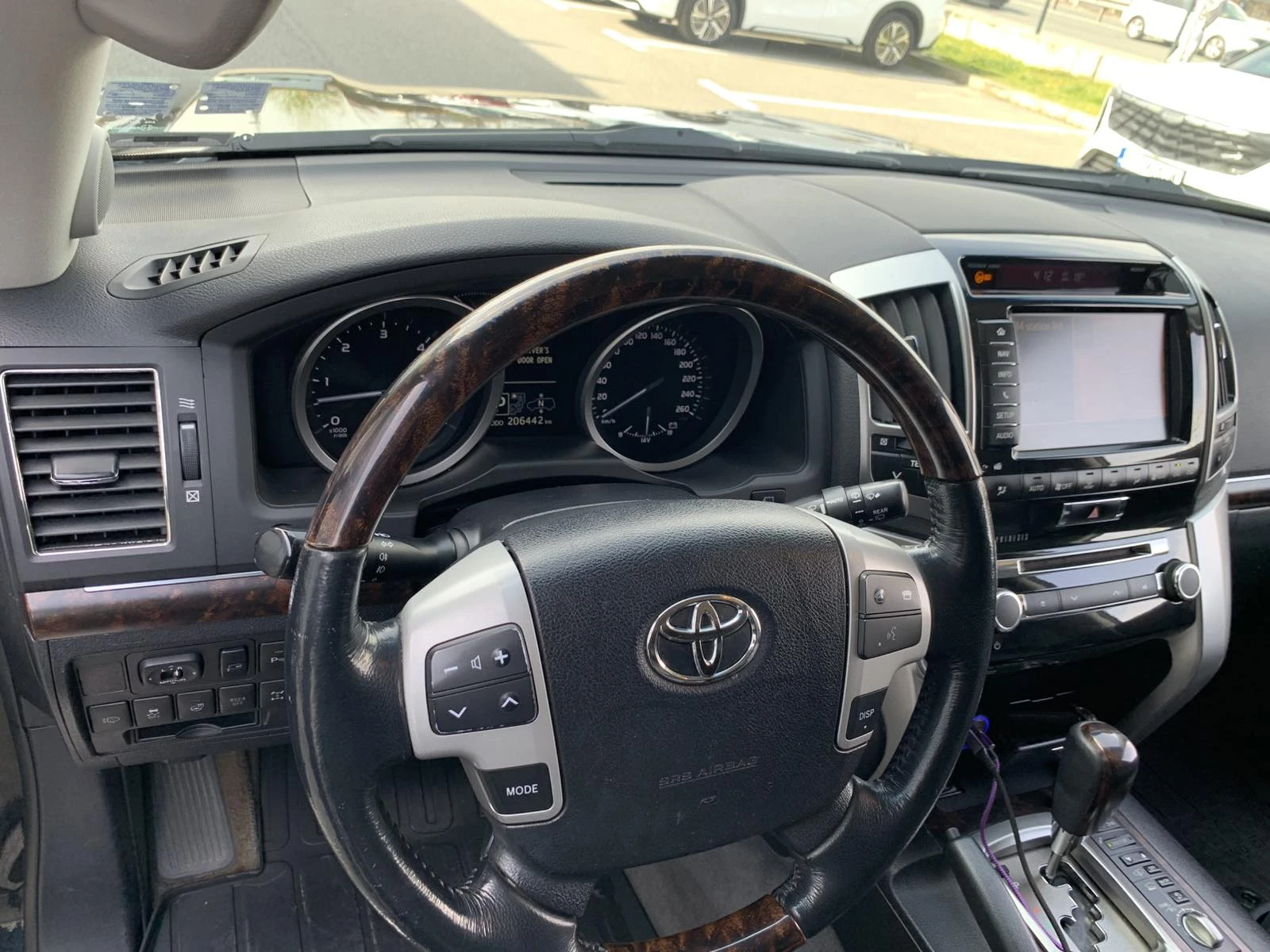 Toyota Land cruiser 200 4.5D-4D V8 Luxury, снимка 13 - Автомобили и джипове - 54225421