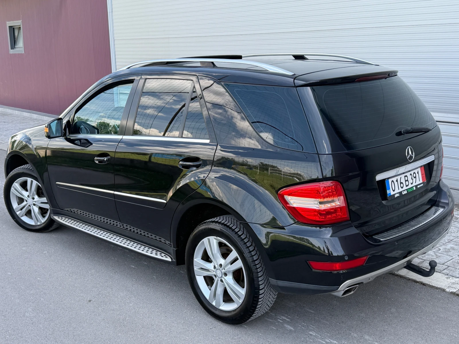 Mercedes-Benz ML 350 FACELIFT/СТЕПЕНКИ/4xПодгреви/Ел.Багажник/НОВИ ГУМИ, снимка 3 - Автомобили и джипове - 54821305