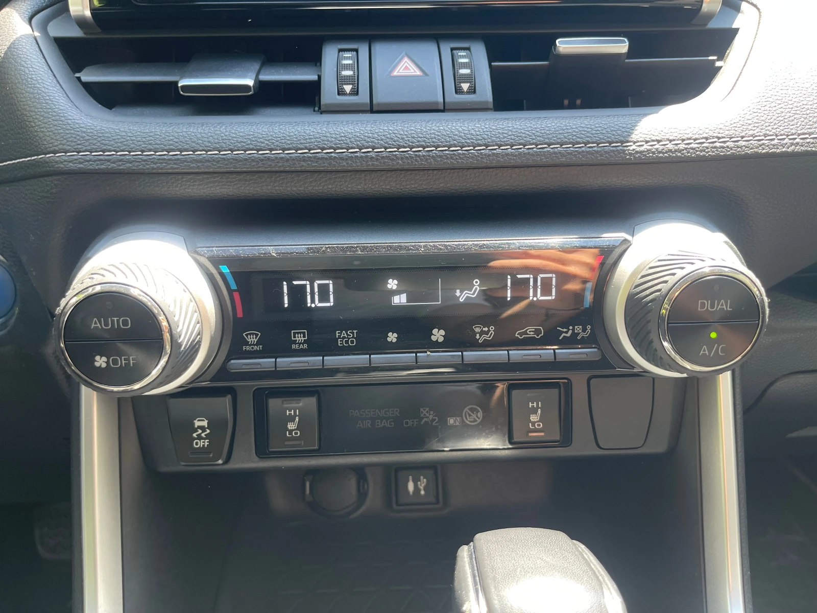 Toyota Rav4 2.5 HYBRID!!!, снимка 12 - Автомобили и джипове - 54981682