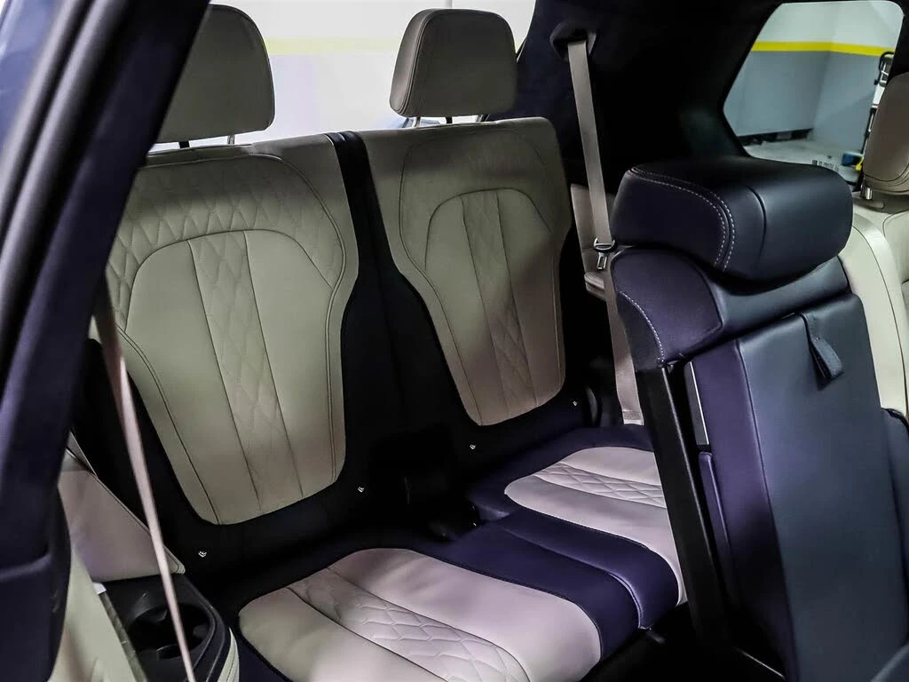 BMW X7 40i* M SPORT* INDIVIDUAL* SOFT CLOSE* КРАЙНА ЦЕНА, снимка 16 - Автомобили и джипове - 55587588