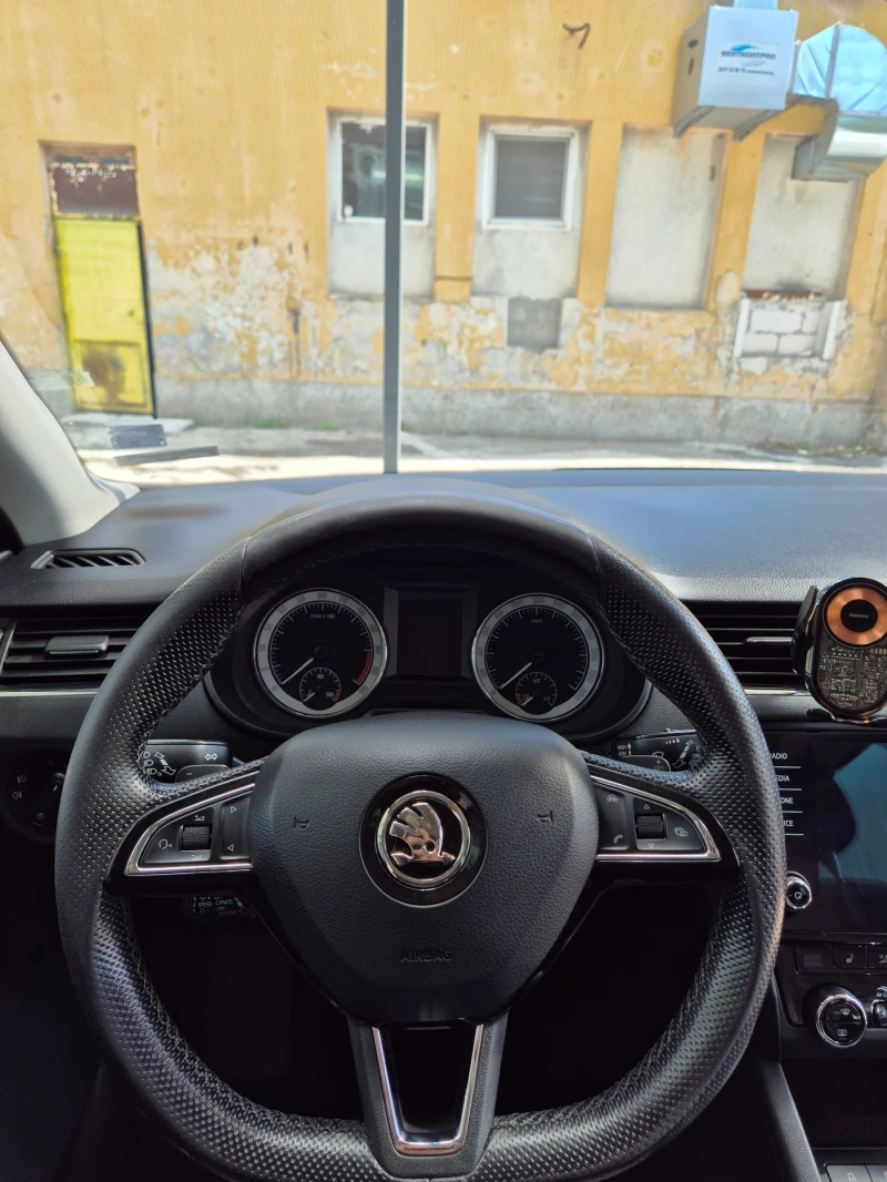 Skoda Octavia 2.0TDI, 6 DSG, снимка 11 - Автомобили и джипове - 52010766