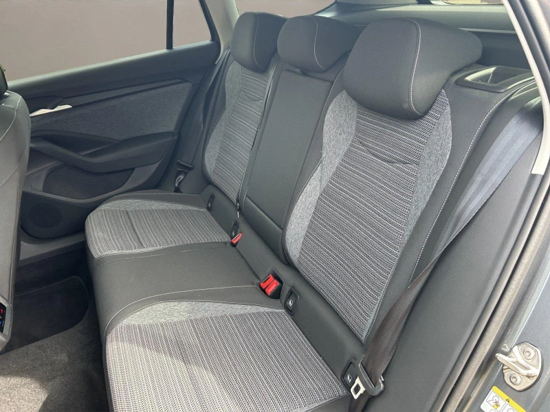 Skoda Superb 2.0TDI* DISTR* PANO* HEAD-UP* LED* , снимка 10 - Автомобили и джипове - 52454709