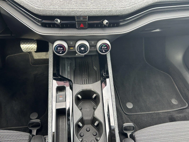 Skoda Superb 2.0TDI* DISTR* PANO* HEAD-UP* LED* , снимка 12 - Автомобили и джипове - 52454709