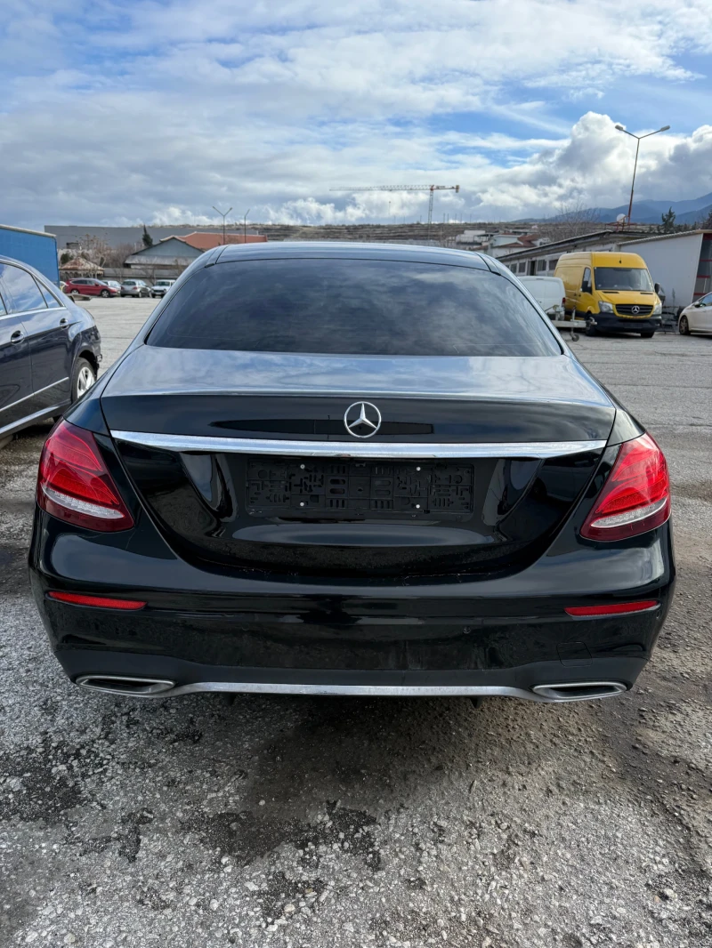 Mercedes-Benz E 220 * AMG Пакет* , снимка 12 - Автомобили и джипове - 53397416
