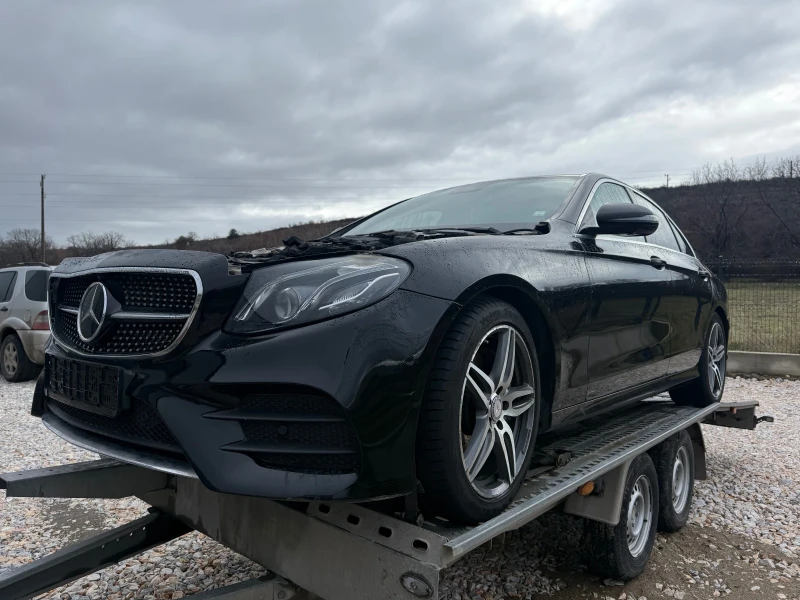Mercedes-Benz E 220 * AMG Пакет* , снимка 14 - Автомобили и джипове - 53397416