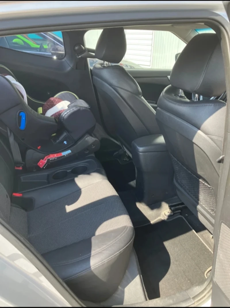 Hyundai Veloster , снимка 8 - Автомобили и джипове - 53406428