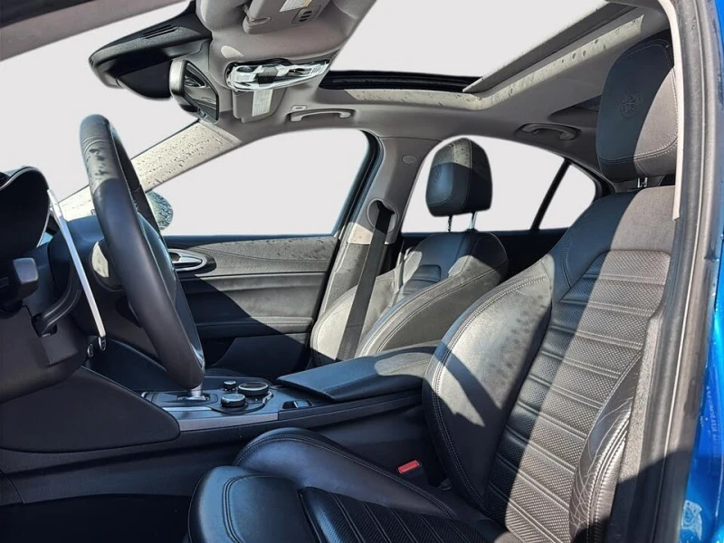 Alfa Romeo Giulia Ti Sport AWD * АвтоКредит* (ЦЕНА ДО БГ), снимка 7 - Автомобили и джипове - 53419291