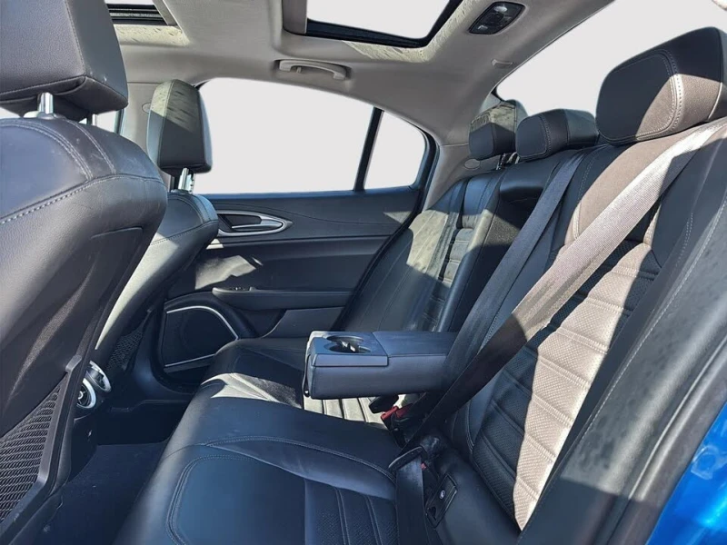 Alfa Romeo Giulia Ti Sport AWD * АвтоКредит* (ЦЕНА ДО БГ), снимка 8 - Автомобили и джипове - 53419291