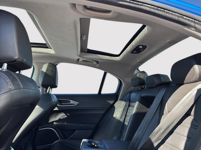 Alfa Romeo Giulia Ti Sport AWD * АвтоКредит* (ЦЕНА ДО БГ), снимка 9 - Автомобили и джипове - 53419291