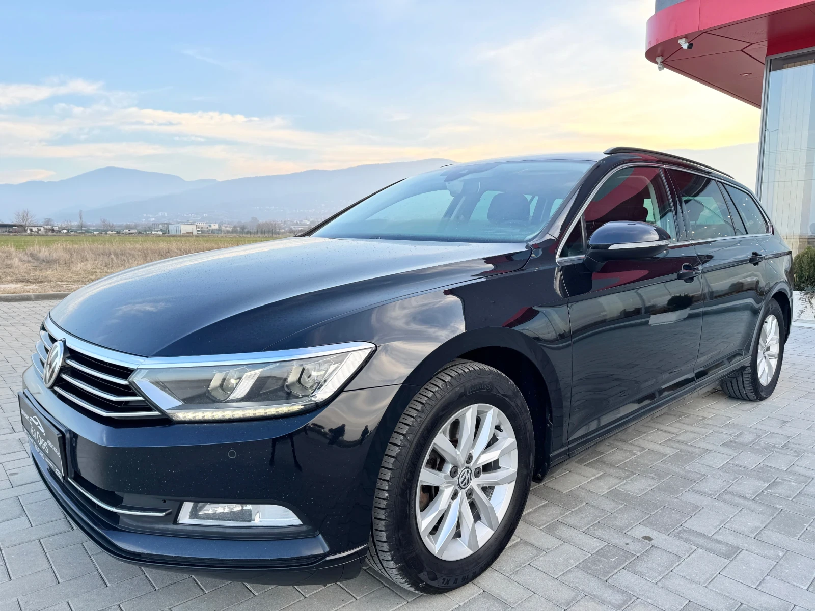 VW Passat 2.0 TDI 150к.с LED / NAVI / PARKTRONIC / PECHKA  - изображение 3