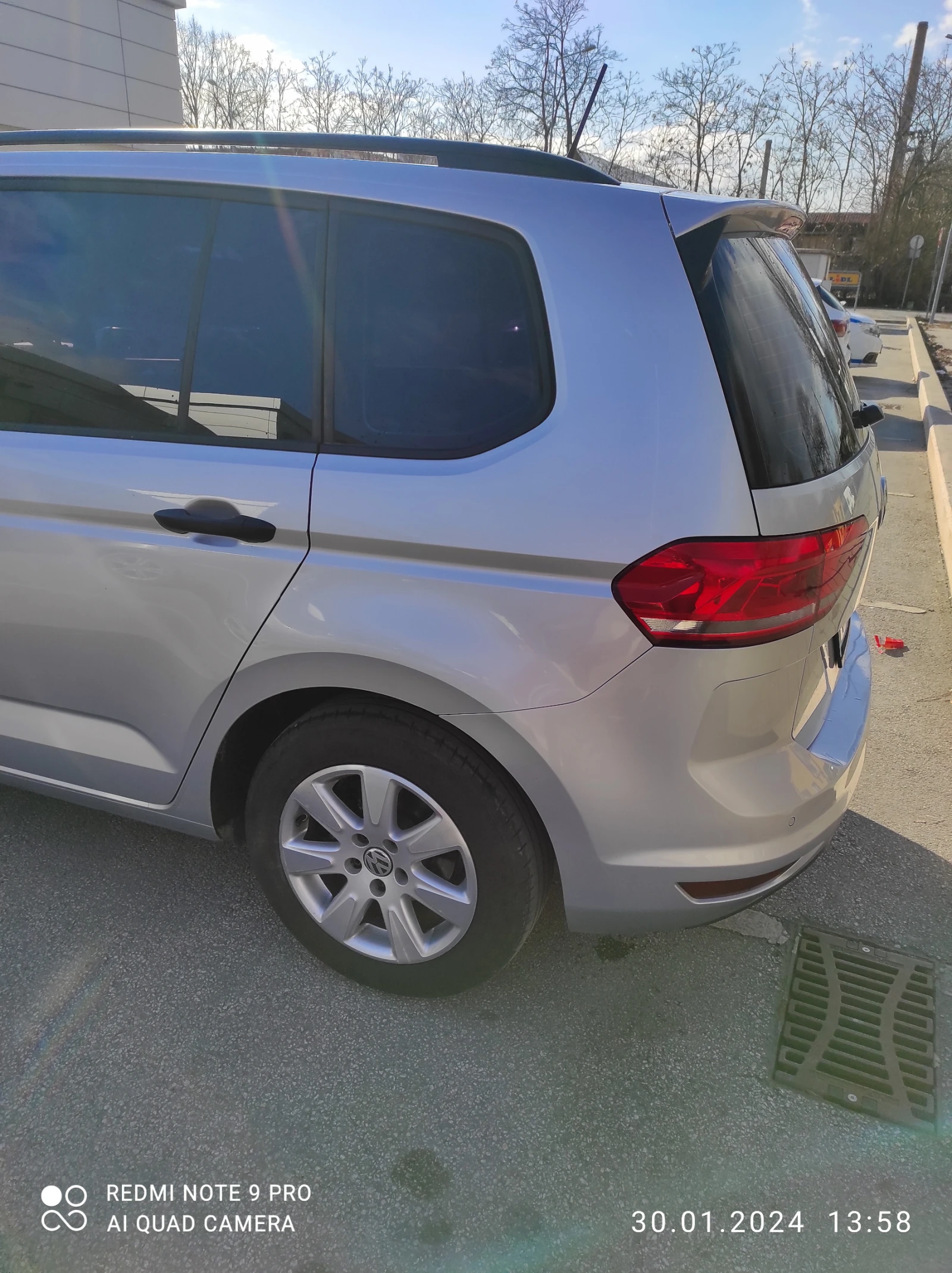 VW Touran 1.6 TDI SCR, снимка 11 - Автомобили и джипове - 51487750