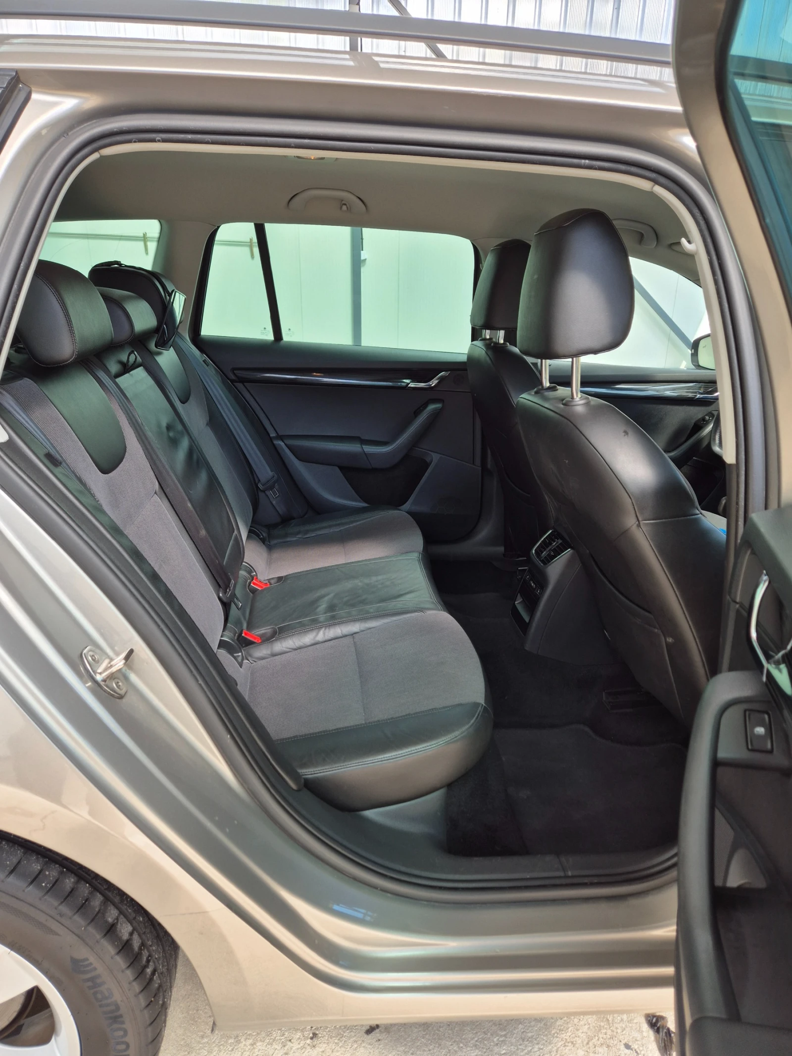 Skoda Octavia 2.0TDI, 6 DSG - изображение 9