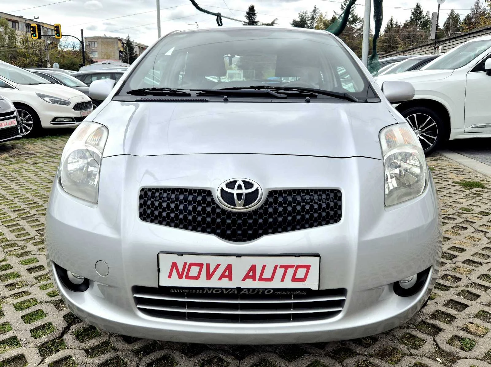 Toyota Yaris 1.0I - изображение 6