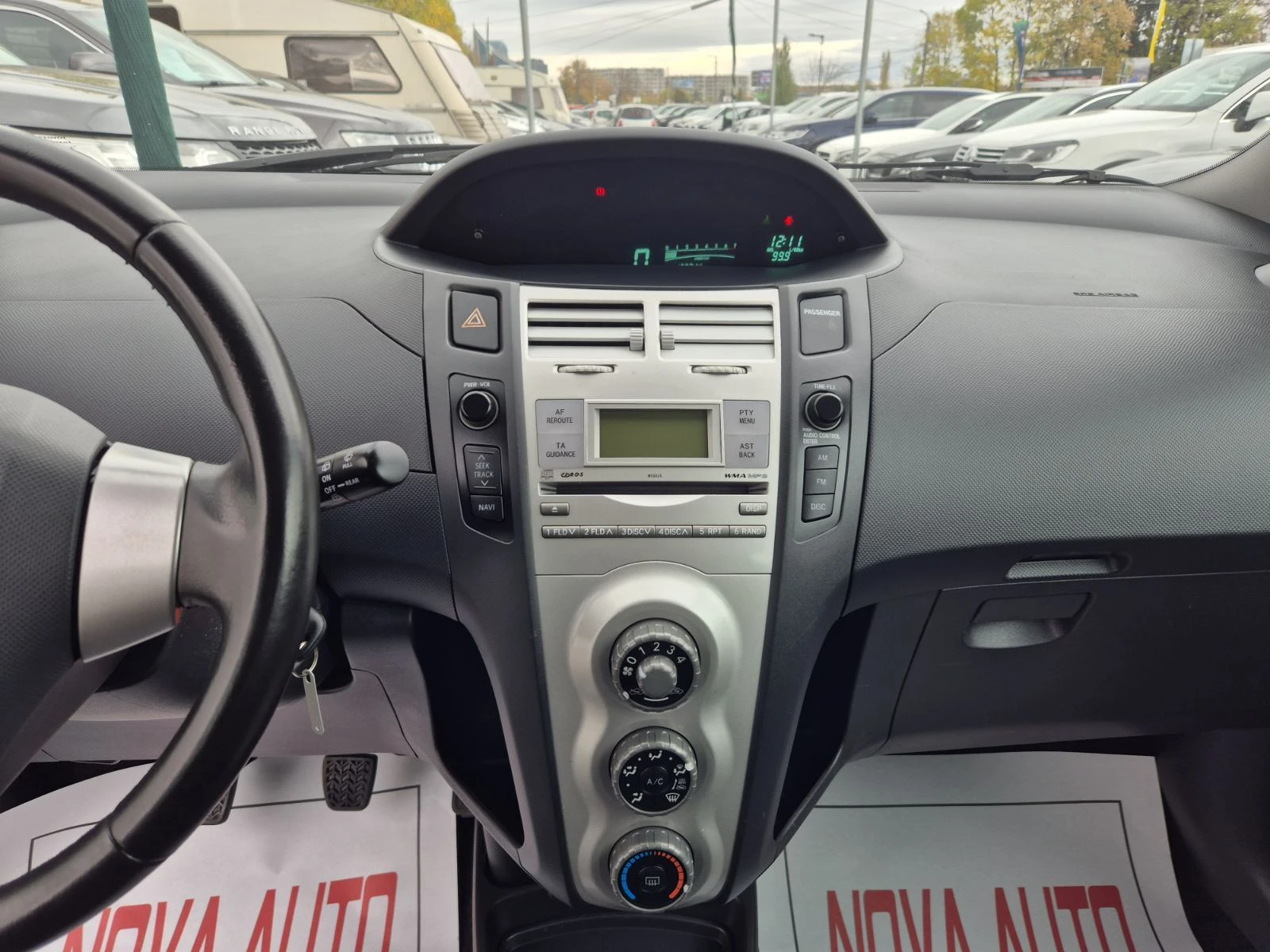 Toyota Yaris 1.0I - изображение 10