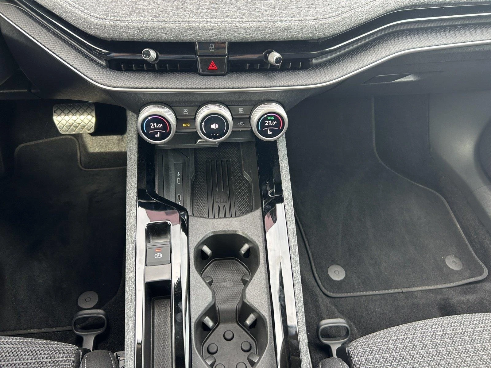 Skoda Superb 2.0TDI* DISTR* PANO* HEAD-UP* LED*  | Mobile.bg   12