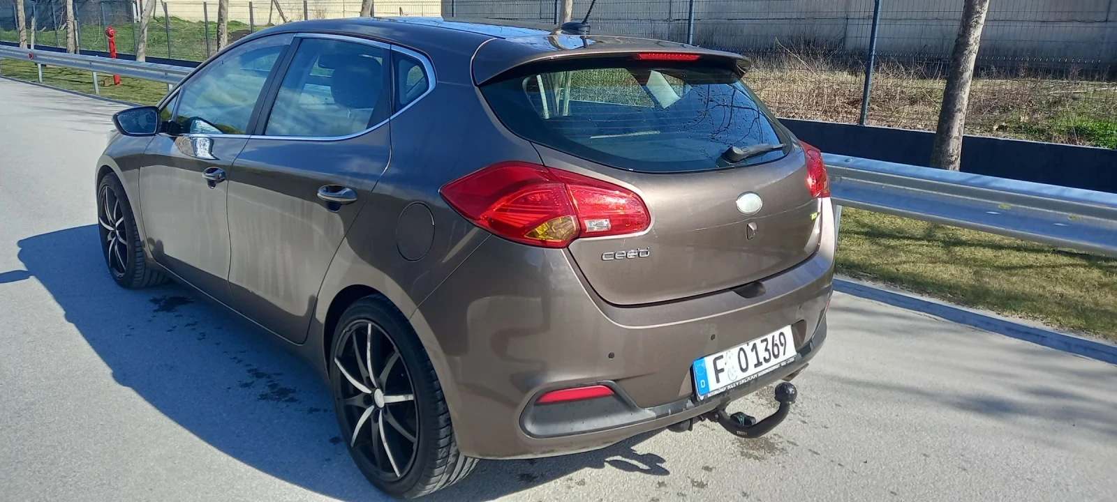 Kia Ceed 1.6, снимка 4 - Автомобили и джипове - 53806981