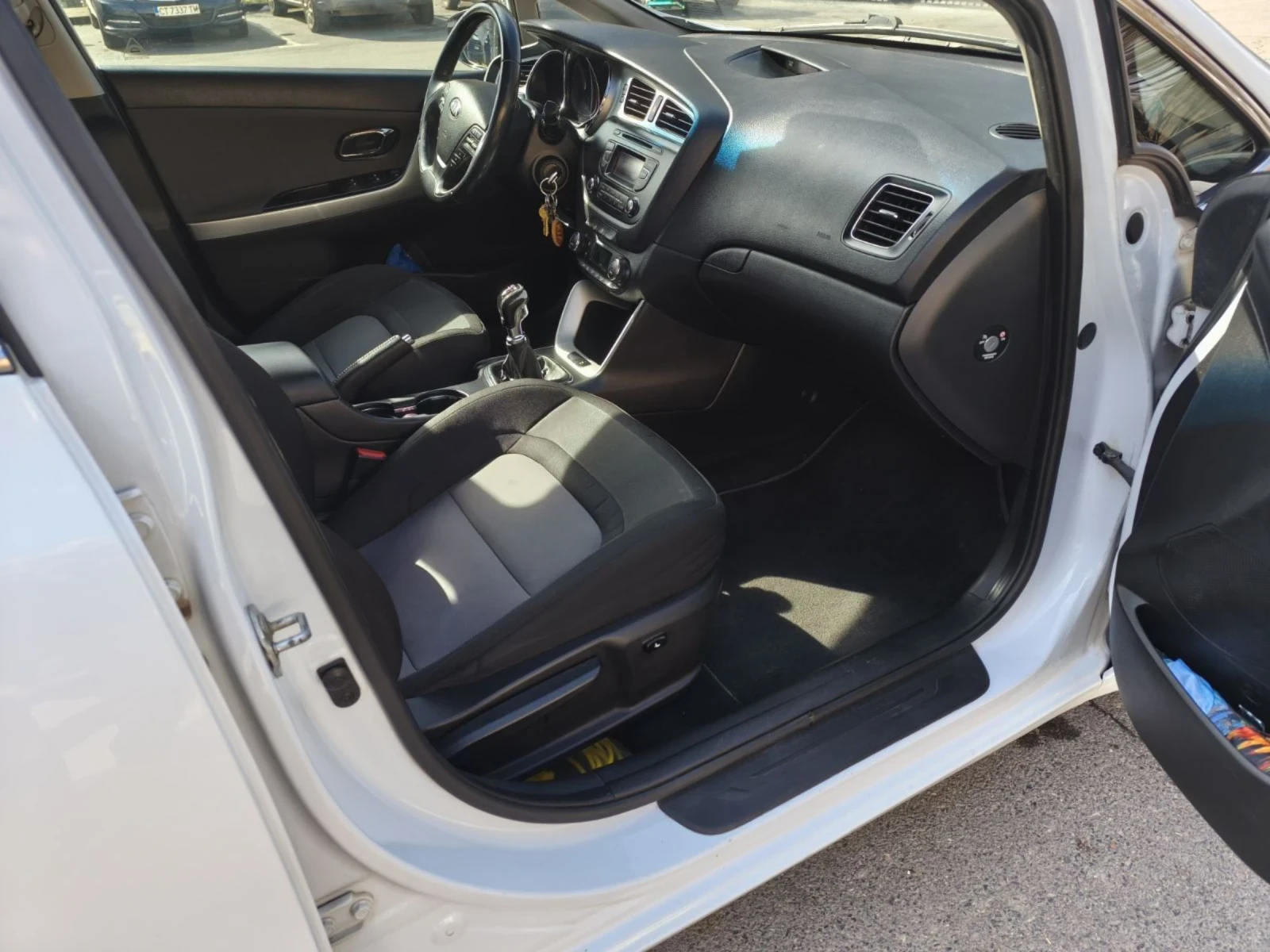 Kia Ceed 1.6, снимка 6 - Автомобили и джипове - 53840111