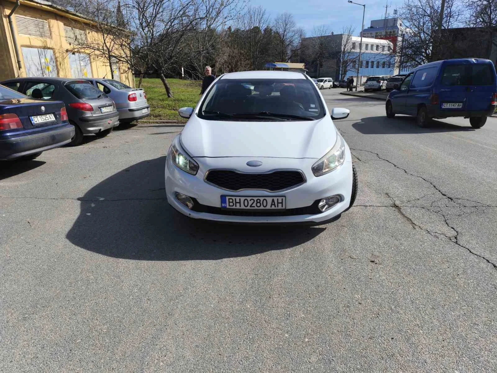 Kia Ceed 1.6, снимка 3 - Автомобили и джипове - 53840111