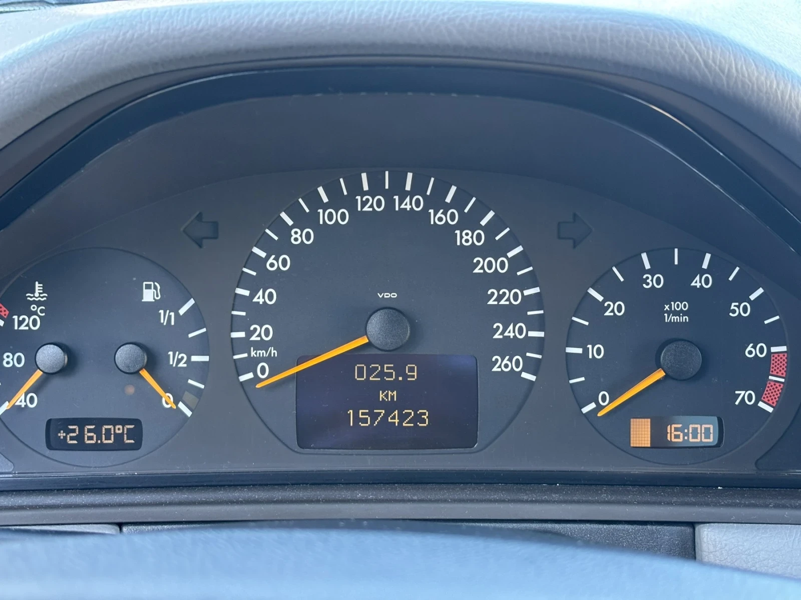 Mercedes-Benz E 240, снимка 16 - Автомобили и джипове - 54098199