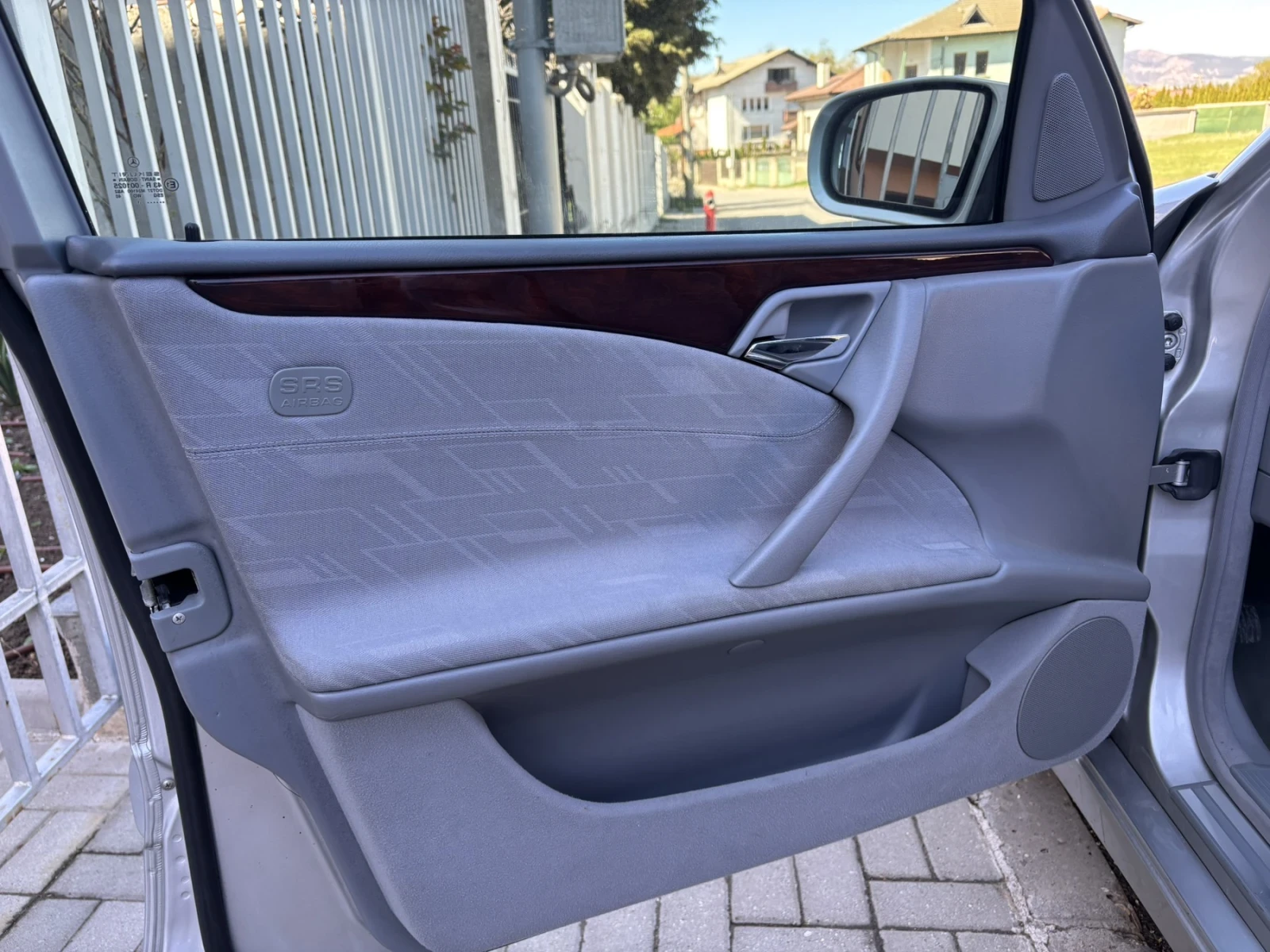 Mercedes-Benz E 240, снимка 15 - Автомобили и джипове - 54098199