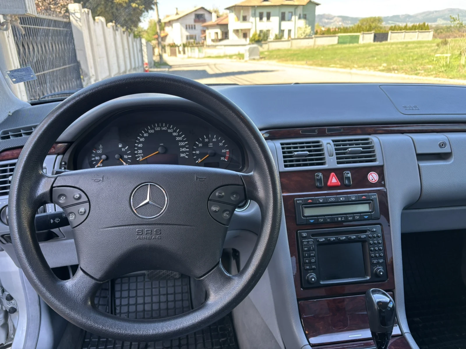 Mercedes-Benz E 240, снимка 14 - Автомобили и джипове - 54098199