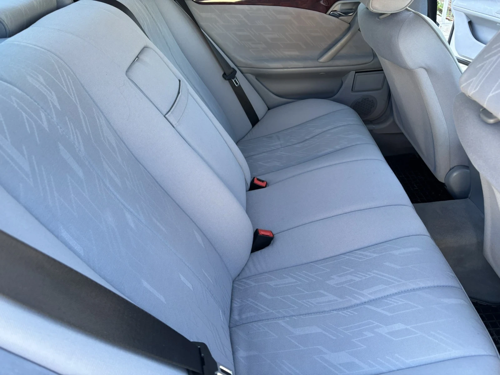 Mercedes-Benz E 240, снимка 8 - Автомобили и джипове - 54098199