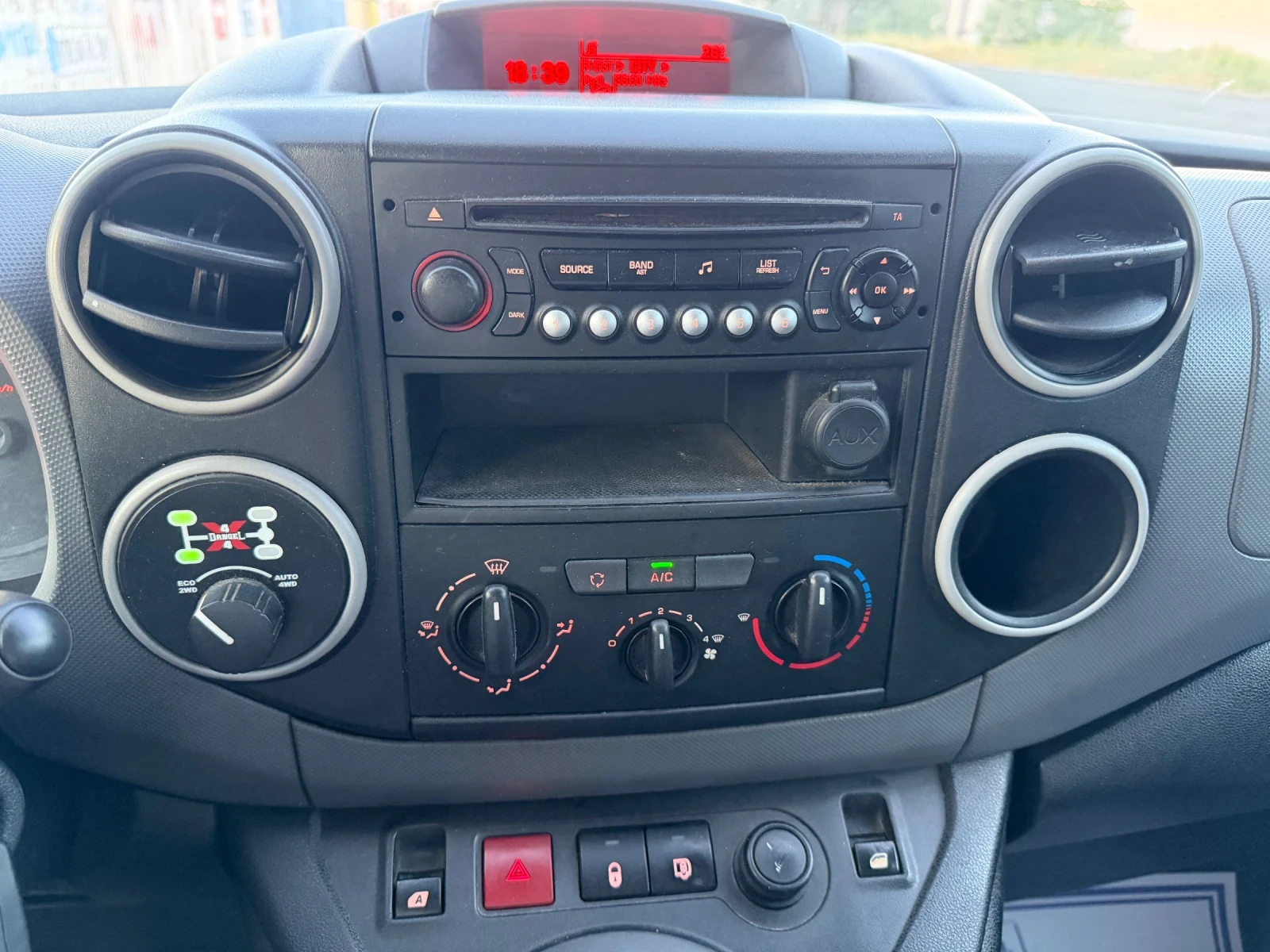Peugeot Partner 1.6HDI - 100 к.с / DANGEL 4X4 / EURO6 / 146 000 км, снимка 15 - Автомобили и джипове - 54858421