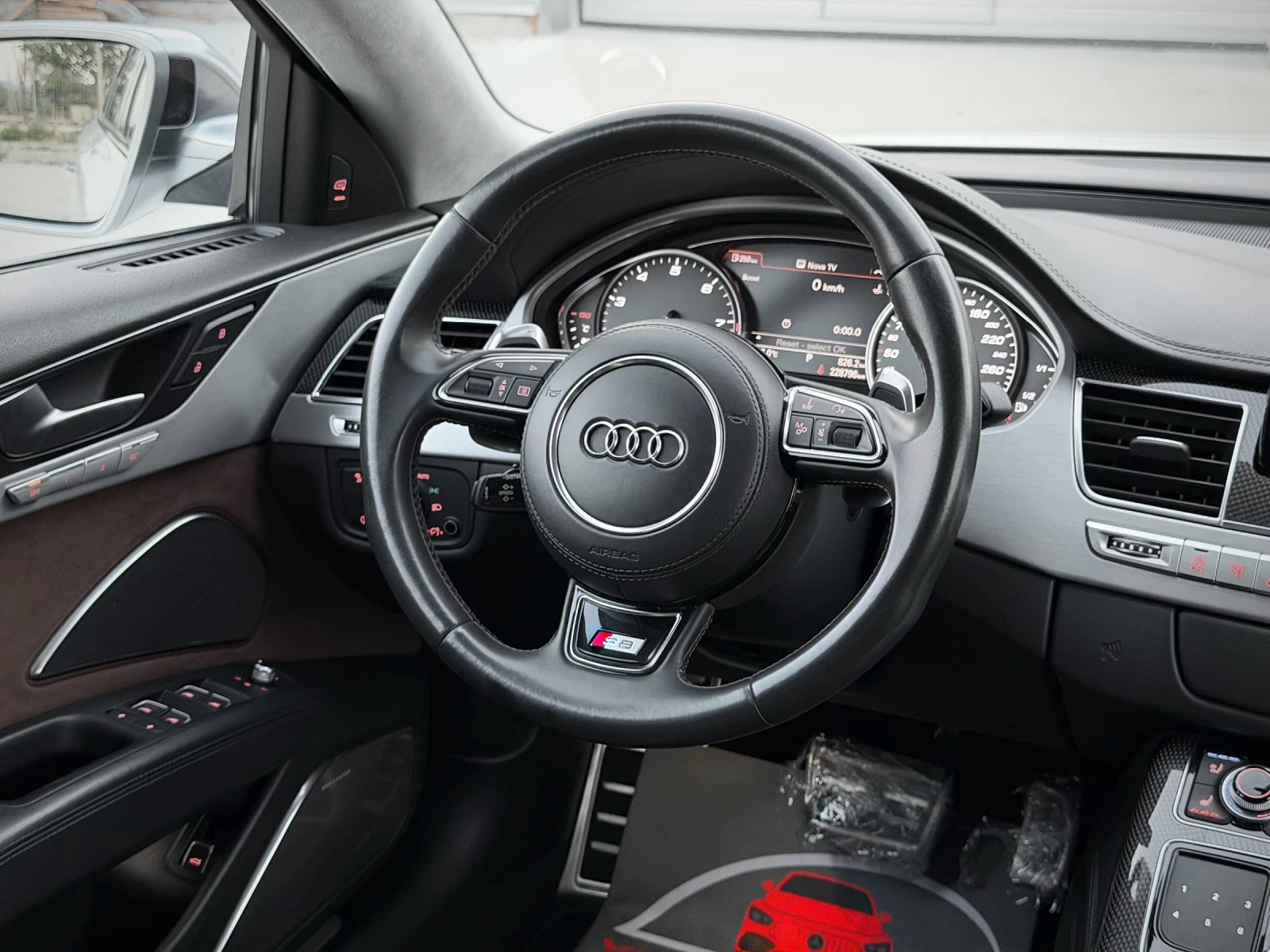 Audi S8 + / ABT 750hp/ CARBON/ EXCLUSIVE/ 360 CAMERAS/, снимка 8 - Автомобили и джипове - 54874343