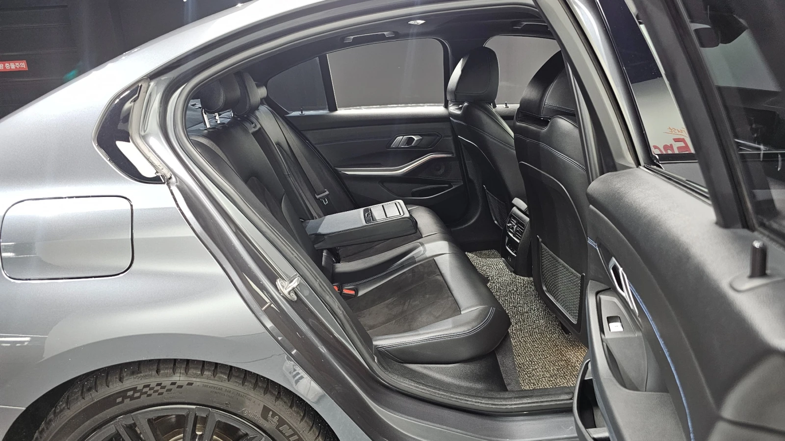 BMW 320 320i M Sport | HUD | Cruis Control| LED Фарове, снимка 13 - Автомобили и джипове - 55154221