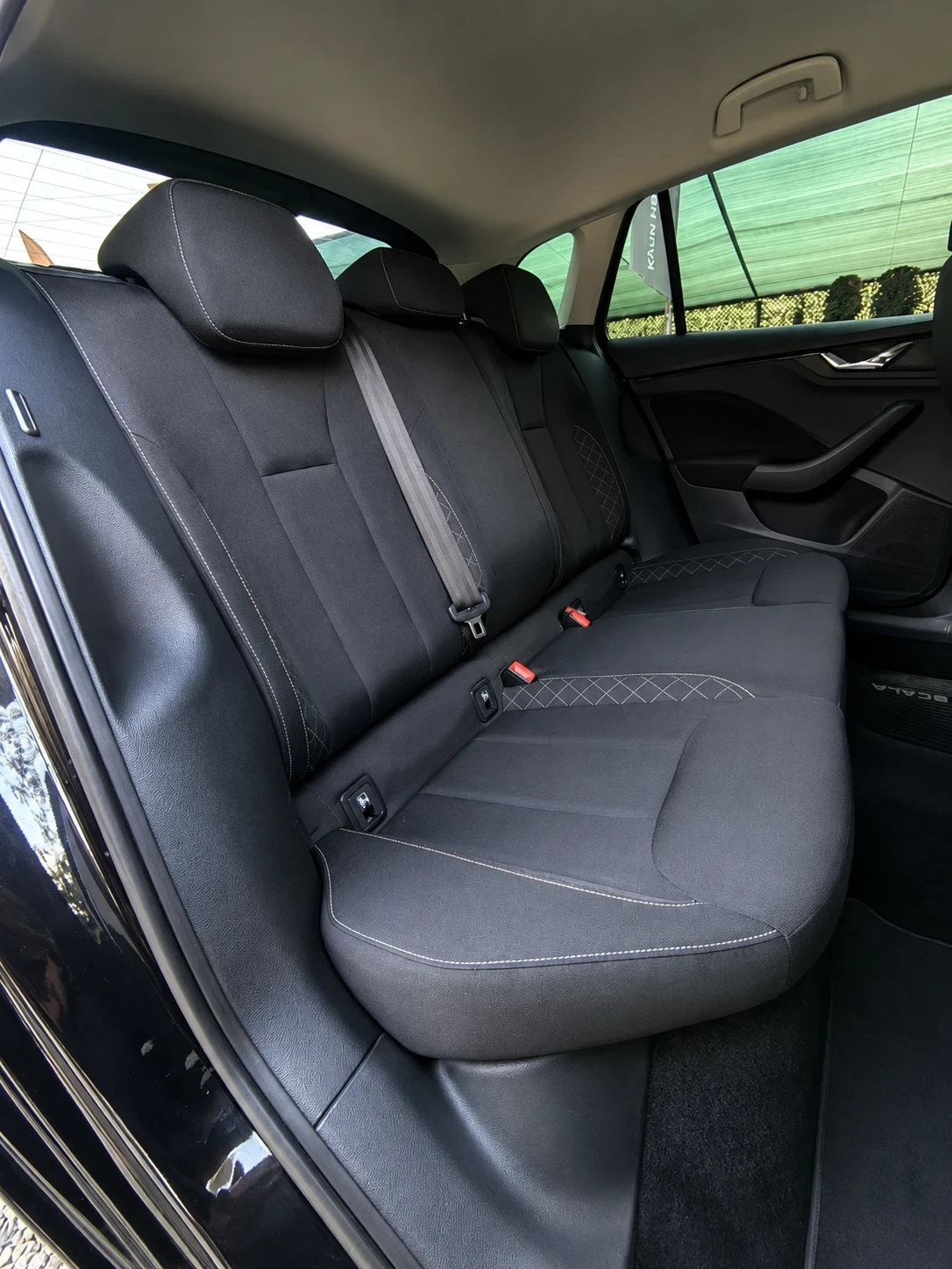 Skoda Scala 1.0TSI| 95HP| KEYLESS GO| LED| СОБСТВЕН ЛИЗИНГ, снимка 8 - Автомобили и джипове - 55567560