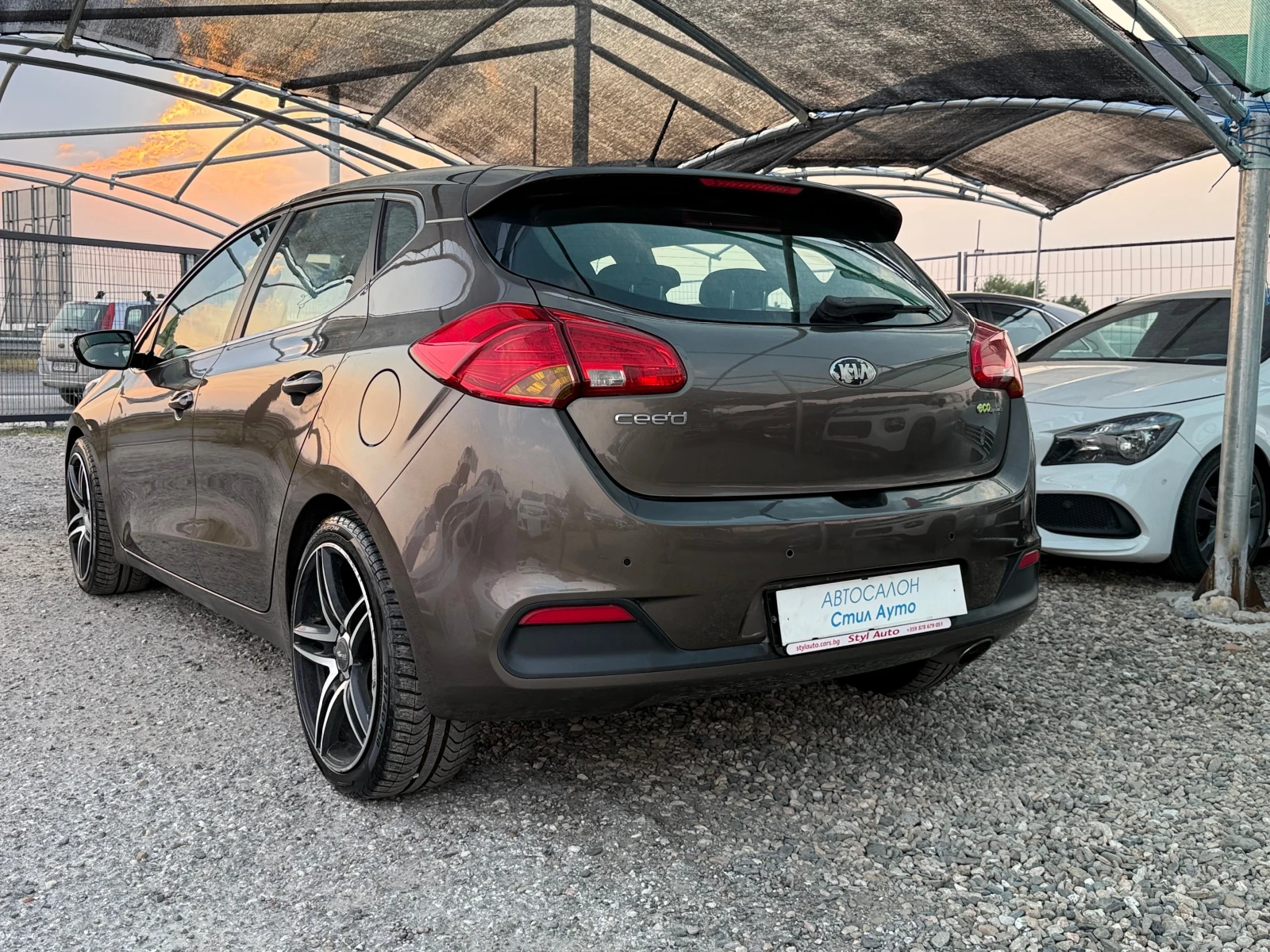 Kia Ceed 1.4 i, снимка 4 - Автомобили и джипове - 55740835