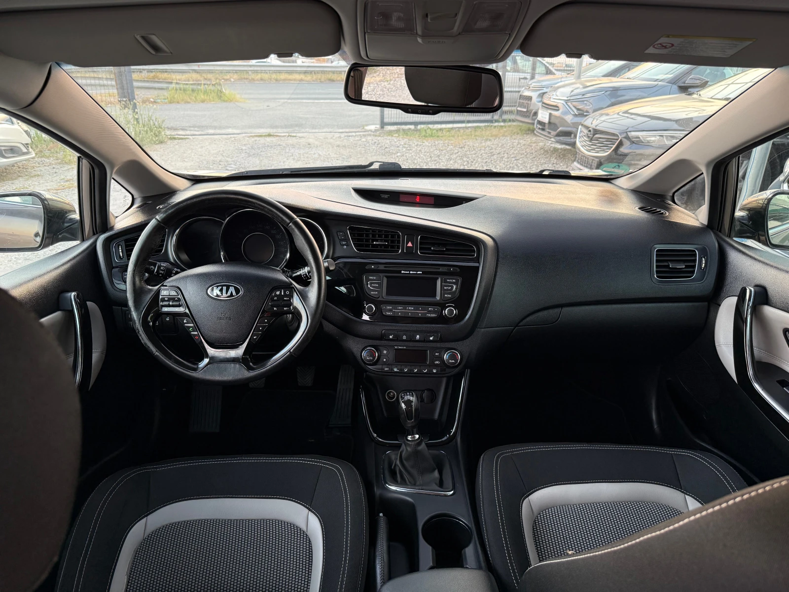 Kia Ceed 1.4 i, снимка 11 - Автомобили и джипове - 55740835
