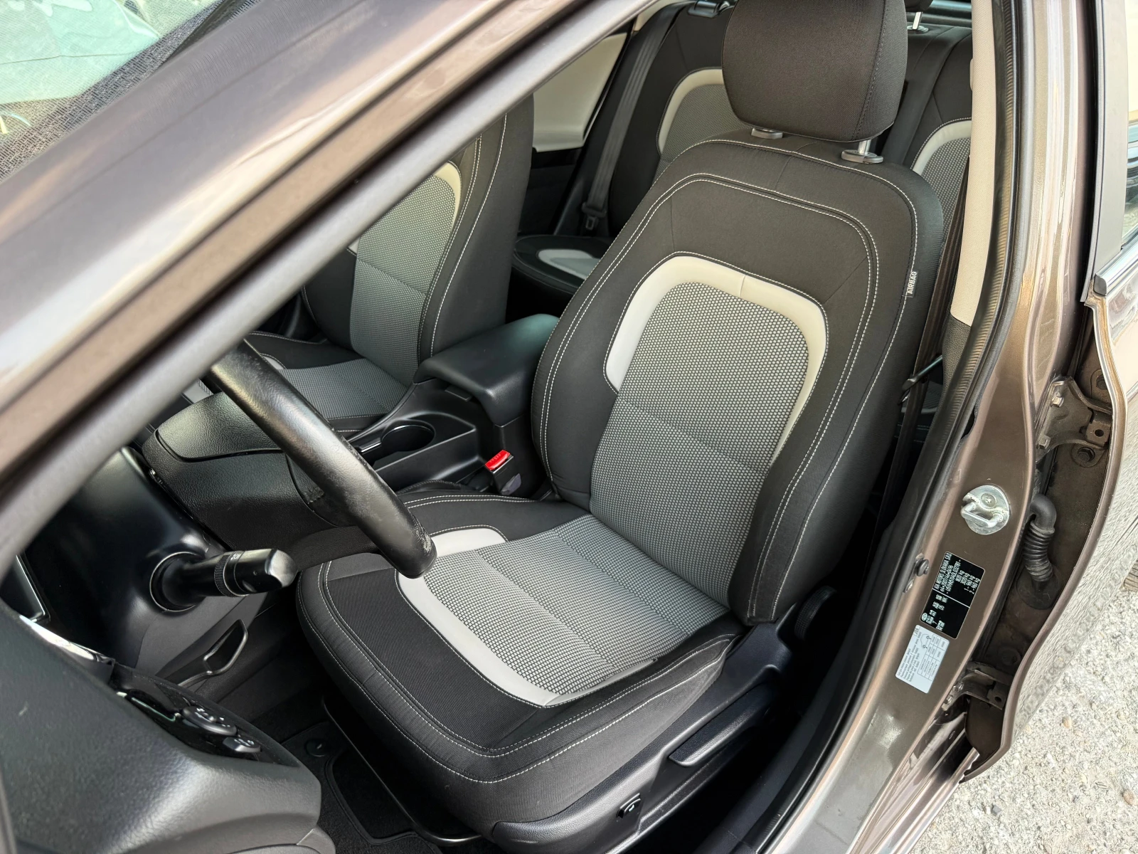 Kia Ceed 1.4 i, снимка 8 - Автомобили и джипове - 55740835