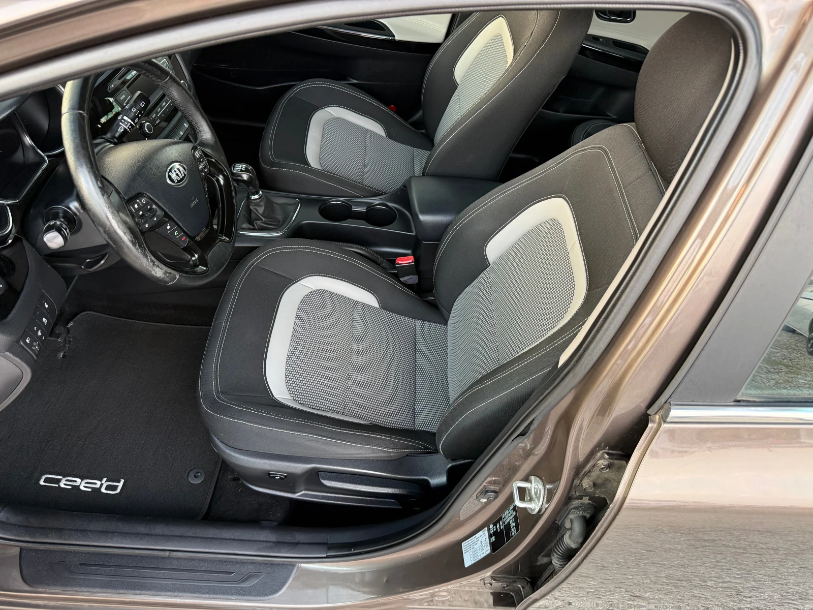 Kia Ceed 1.4 i, снимка 7 - Автомобили и джипове - 55740835