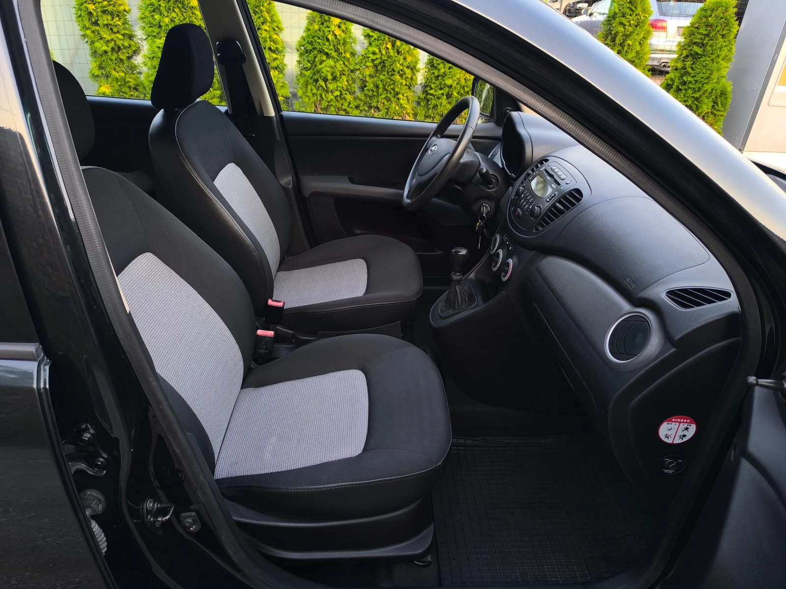 Hyundai I10 -1.1i-67кс(4-цилиндъра)-КЛИМАТИК-ТОП СЪСТОЯНИЕ !!!, снимка 15 - Автомобили и джипове - 55876286