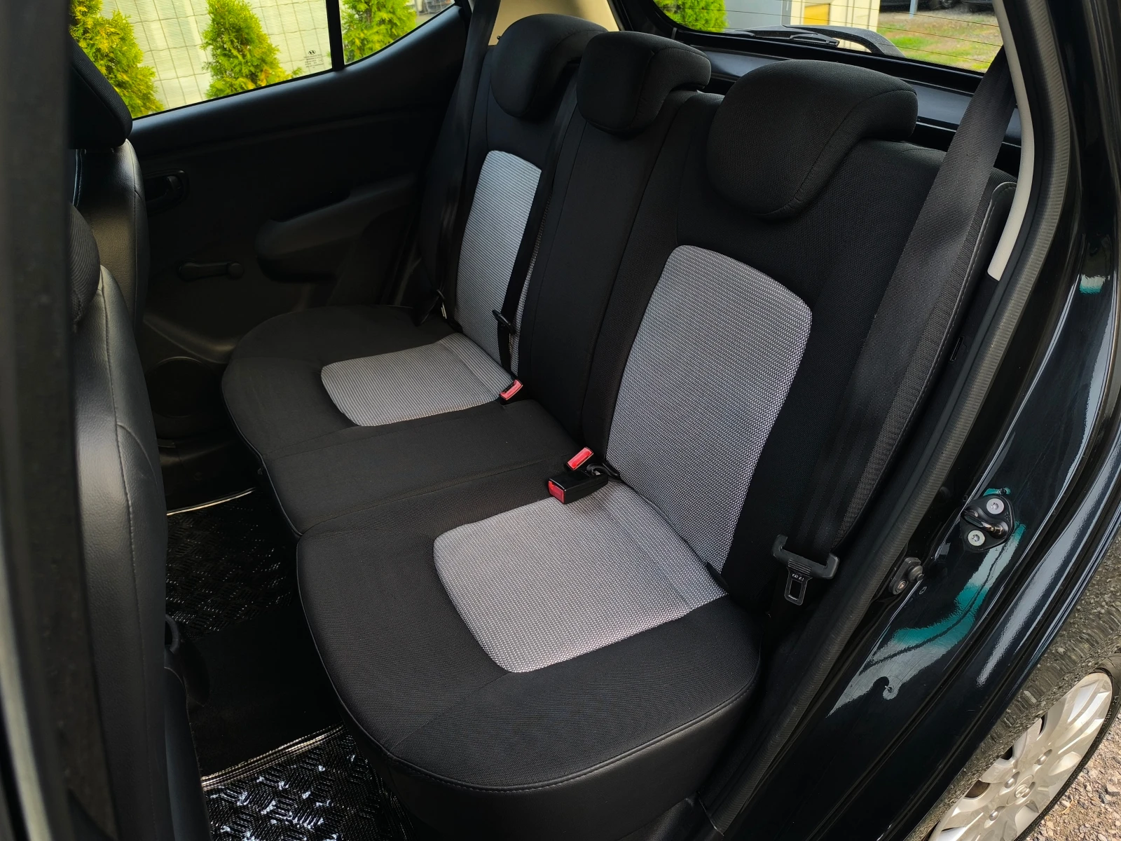 Hyundai I10 -1.1i-67кс(4-цилиндъра)-КЛИМАТИК-ТОП СЪСТОЯНИЕ !!!, снимка 12 - Автомобили и джипове - 55876286