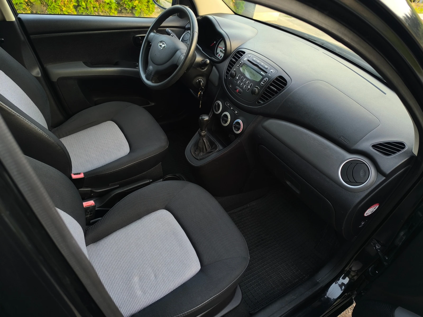 Hyundai I10 -1.1i-67кс(4-цилиндъра)-КЛИМАТИК-ТОП СЪСТОЯНИЕ !!!, снимка 14 - Автомобили и джипове - 55876286