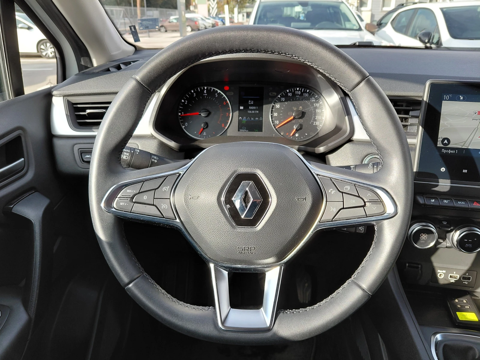 Renault Captur equilibre/100к.с/Газ/Бензин, снимка 9 - Автомобили и джипове - 56703359