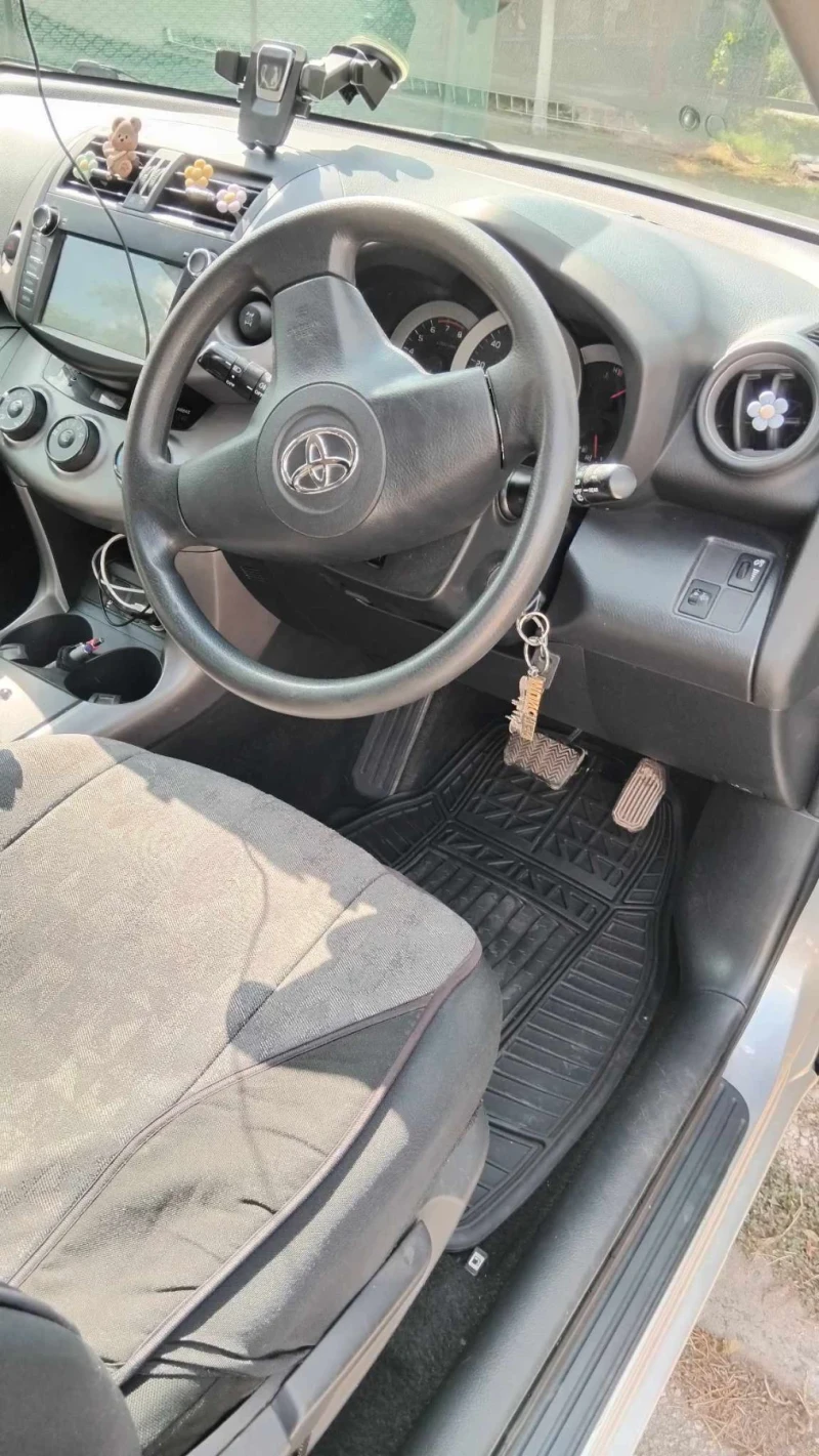 Toyota Rav4, снимка 9 - Автомобили и джипове - 47511664