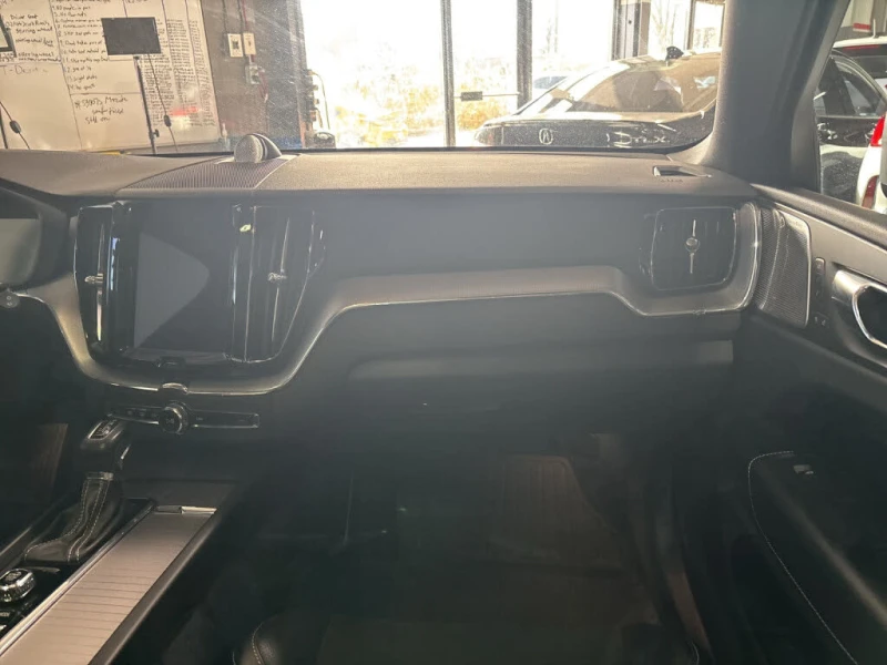 Volvo XC60 T6* R-Design* AWD* АвтоКредит* (ЦЕНА ДО БГ), снимка 10 - Автомобили и джипове - 52629603