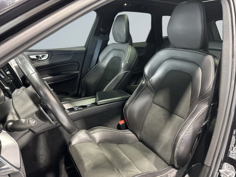 Volvo XC60 T6* R-Design* AWD* АвтоКредит* (ЦЕНА ДО БГ), снимка 14 - Автомобили и джипове - 52629603