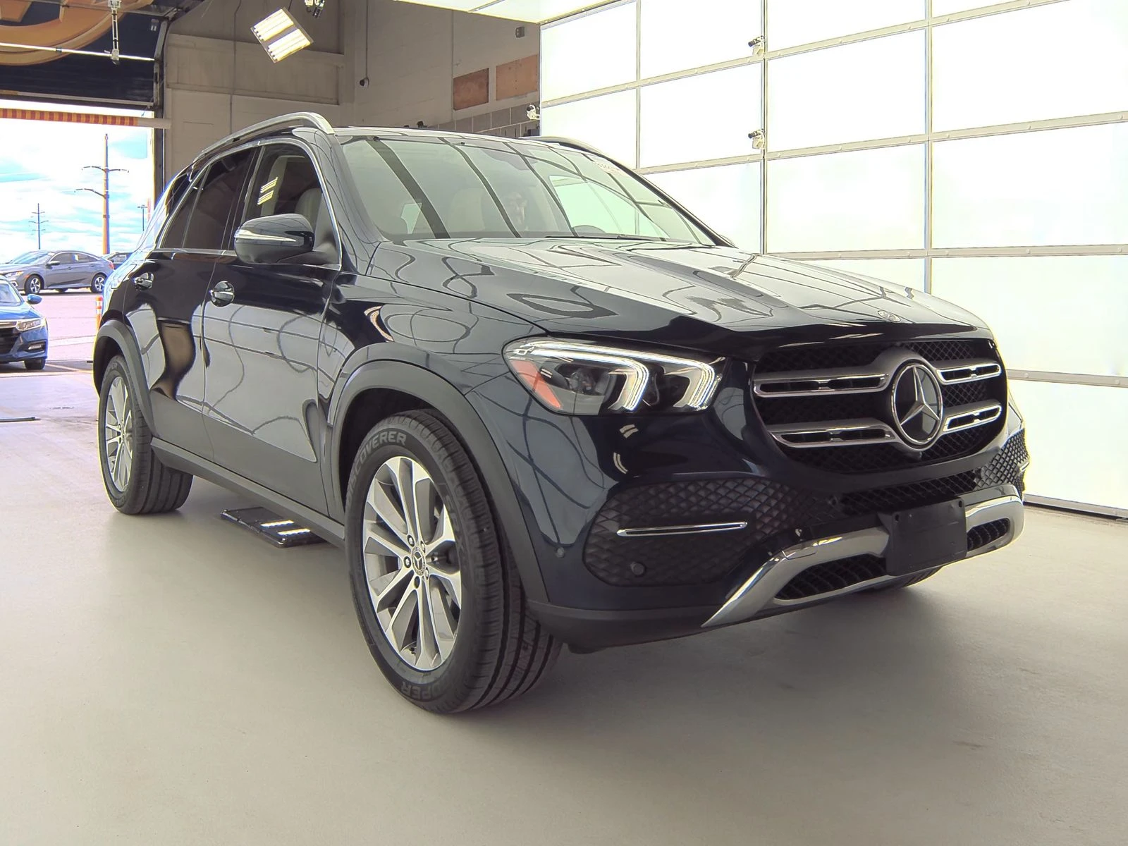 Mercedes-Benz GLE 350 4MATIC * М. ТОЧКА * BURMESTER * ПОДГРЕВ * KEYLESS - изображение 3