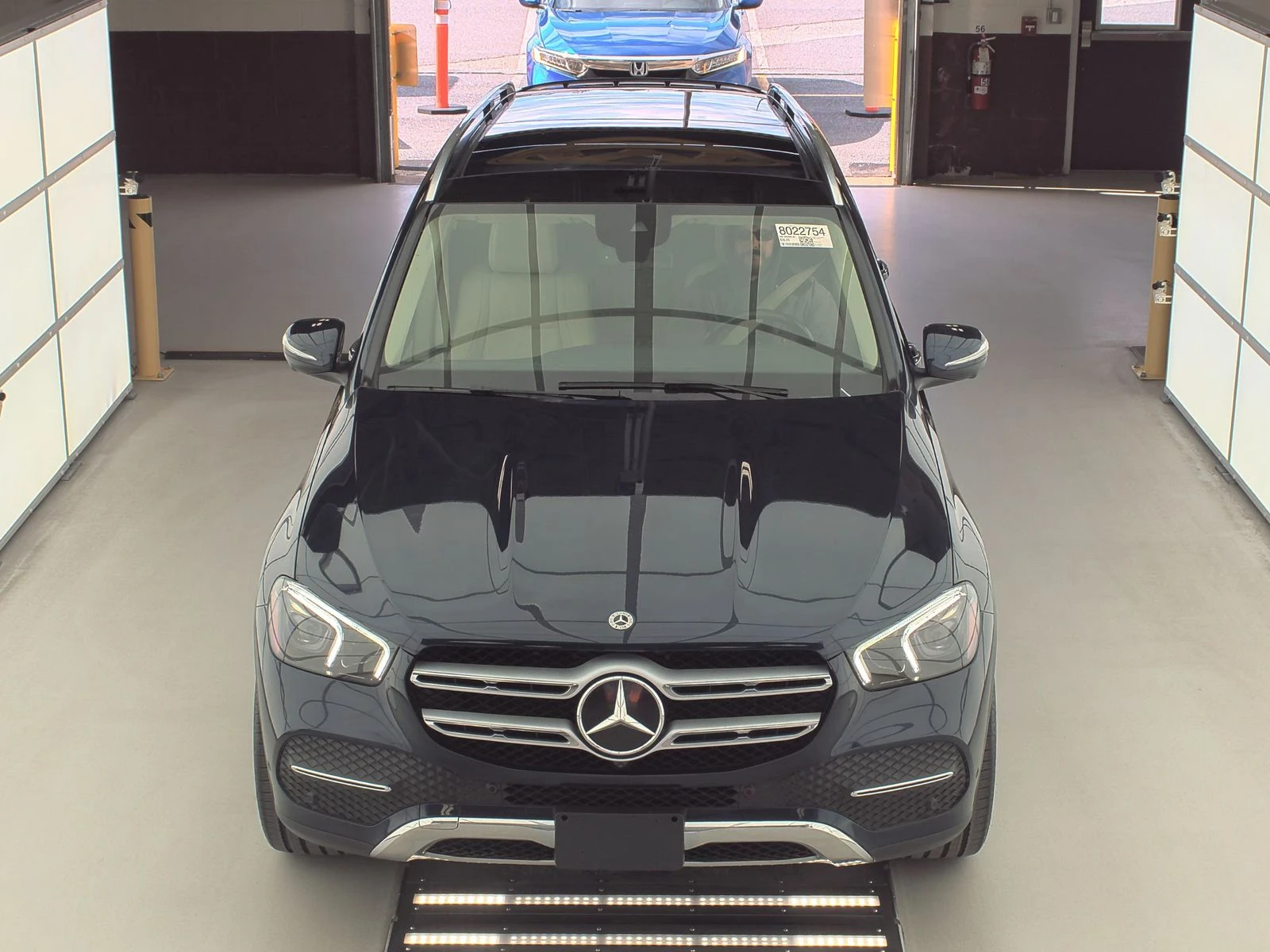 Mercedes-Benz GLE 350 4MATIC * М. ТОЧКА * BURMESTER * ПОДГРЕВ * KEYLESS - изображение 2
