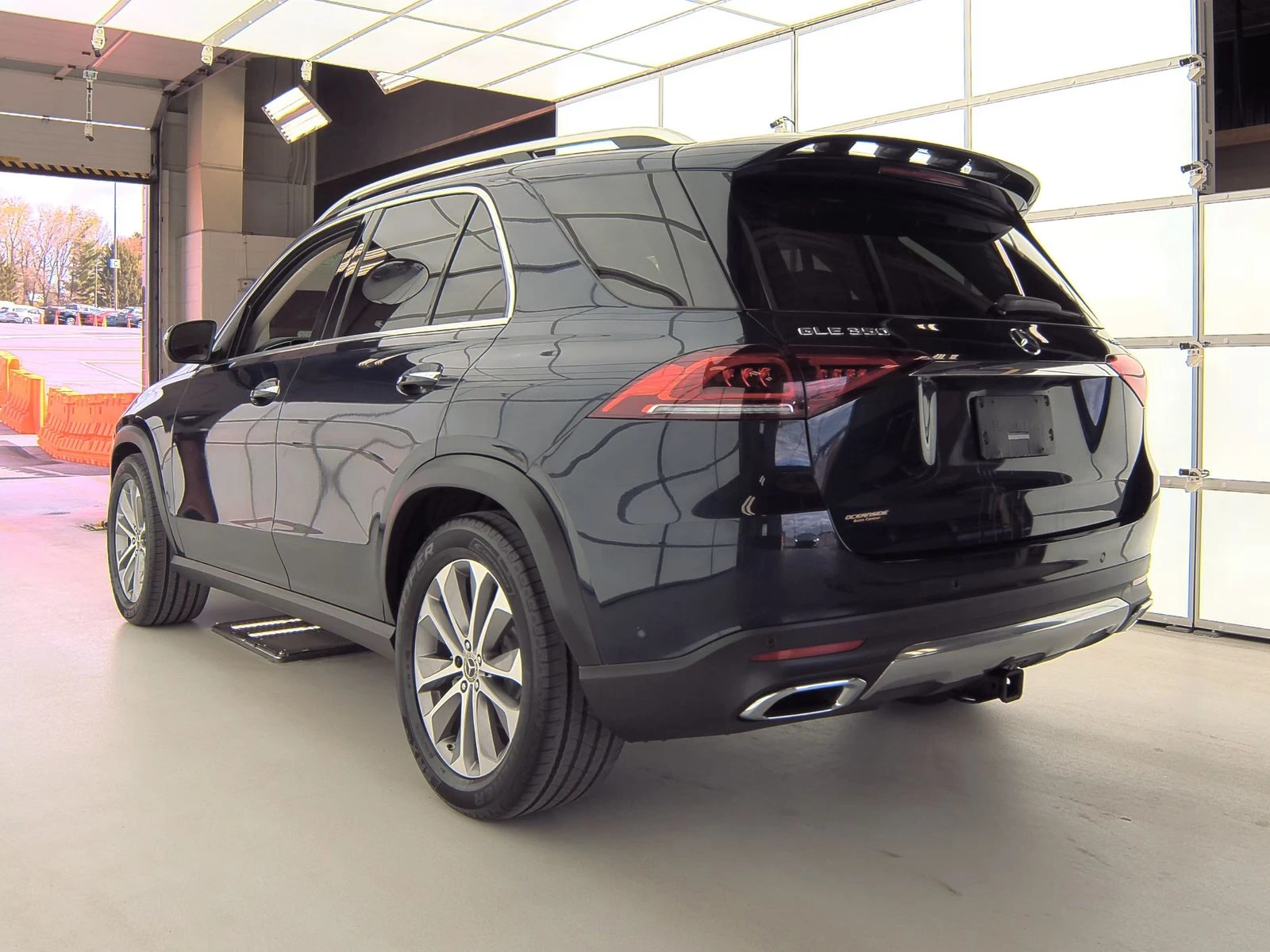 Mercedes-Benz GLE 350 4MATIC * М. ТОЧКА * BURMESTER * ПОДГРЕВ * KEYLESS - изображение 4
