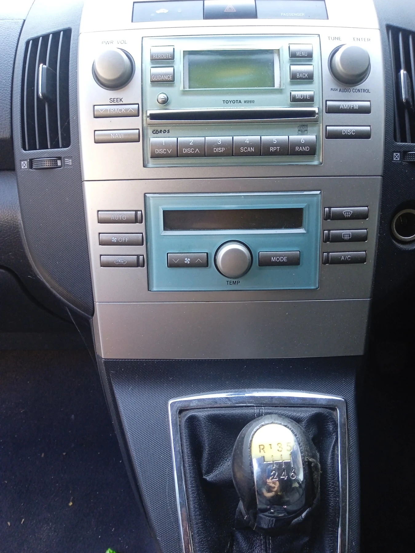 Toyota Avensis verso, снимка 8 - Автомобили и джипове - 51625054