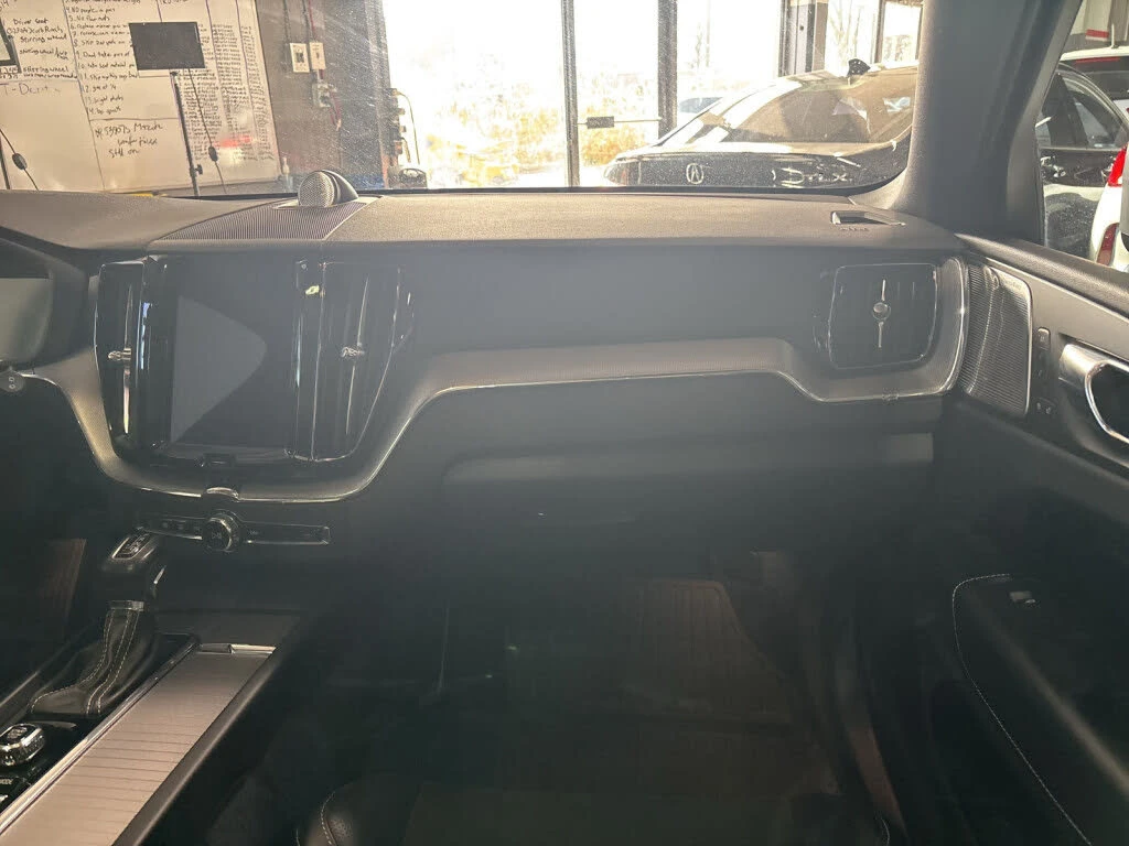 Volvo XC60 T6* R-Design* AWD* АвтоКредит* (ЦЕНА ДО БГ) - изображение 10