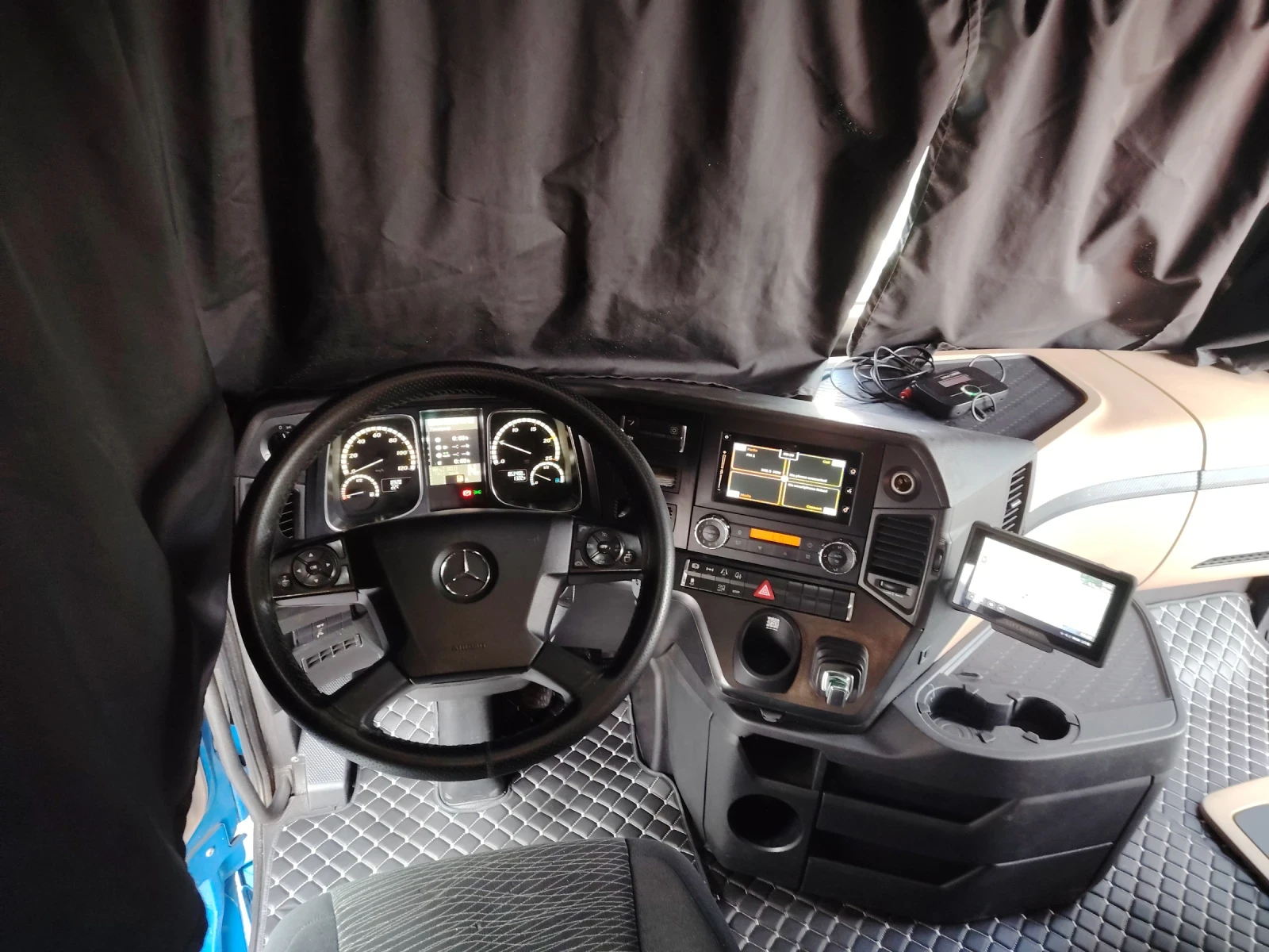 Mercedes-Benz Actros  - изображение 7